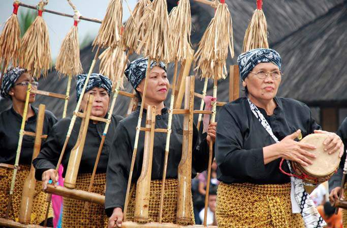 Sejarah Suku Sunda: Menelusuri Warisan Budaya di Jawa Barat